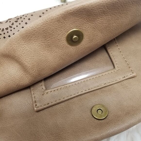 PU LEATHER. TAN CROSSBODY W/BIG BALL CHAIN. - Picture 10 of 10